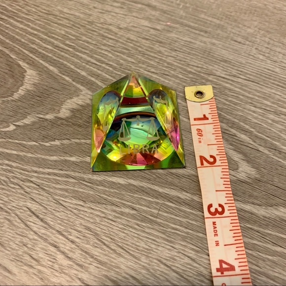 ♎️Iridescent Libra pyramid - Picture 5 of 6
